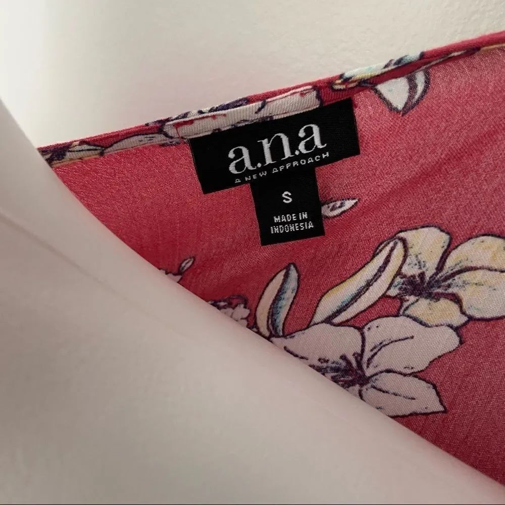 A.N.A. Floral Tank Top - Picture 3 of 4
